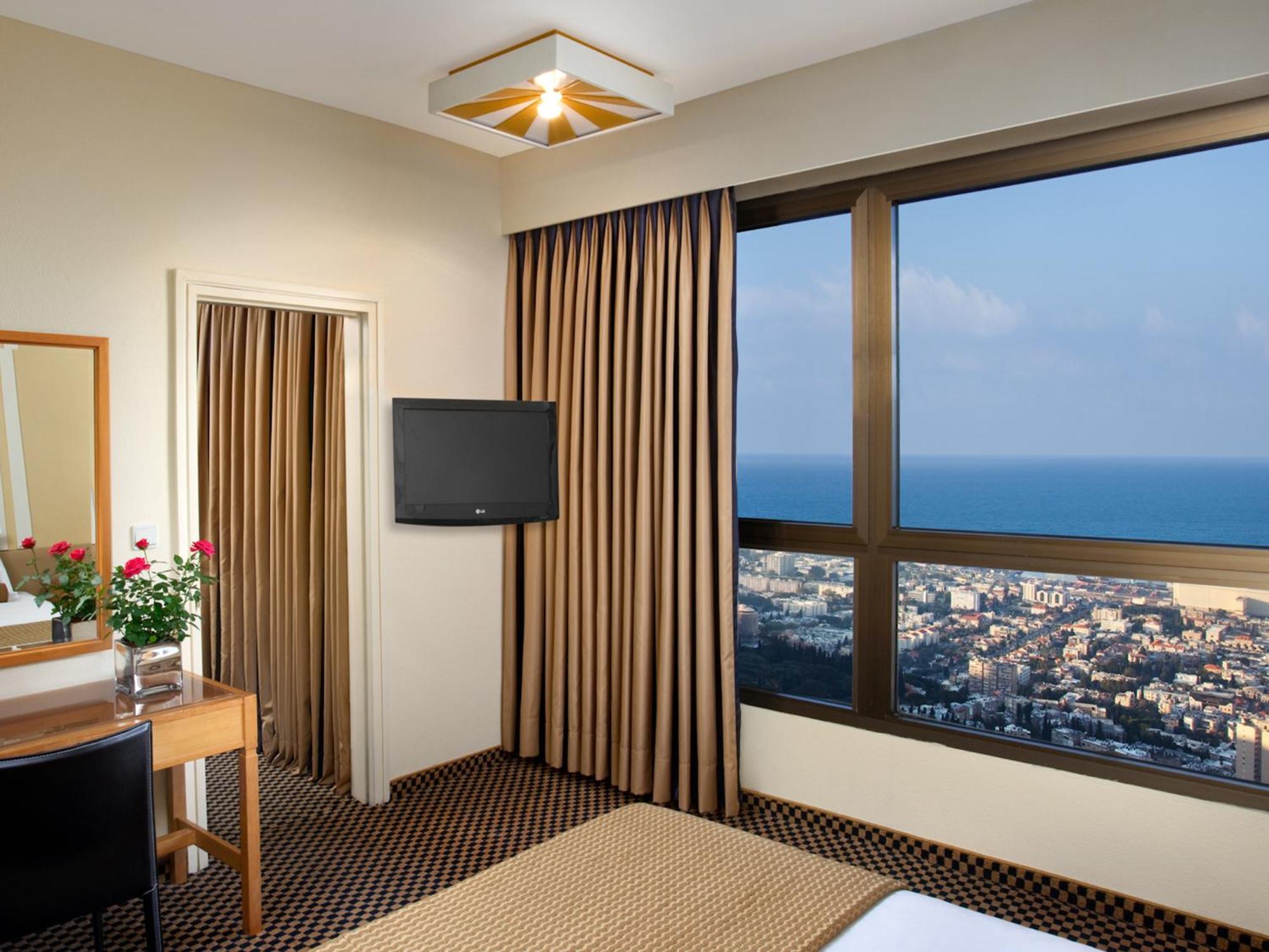 Dan Panorama Haifa Hotel Екстер'єр фото A room at the hotel
