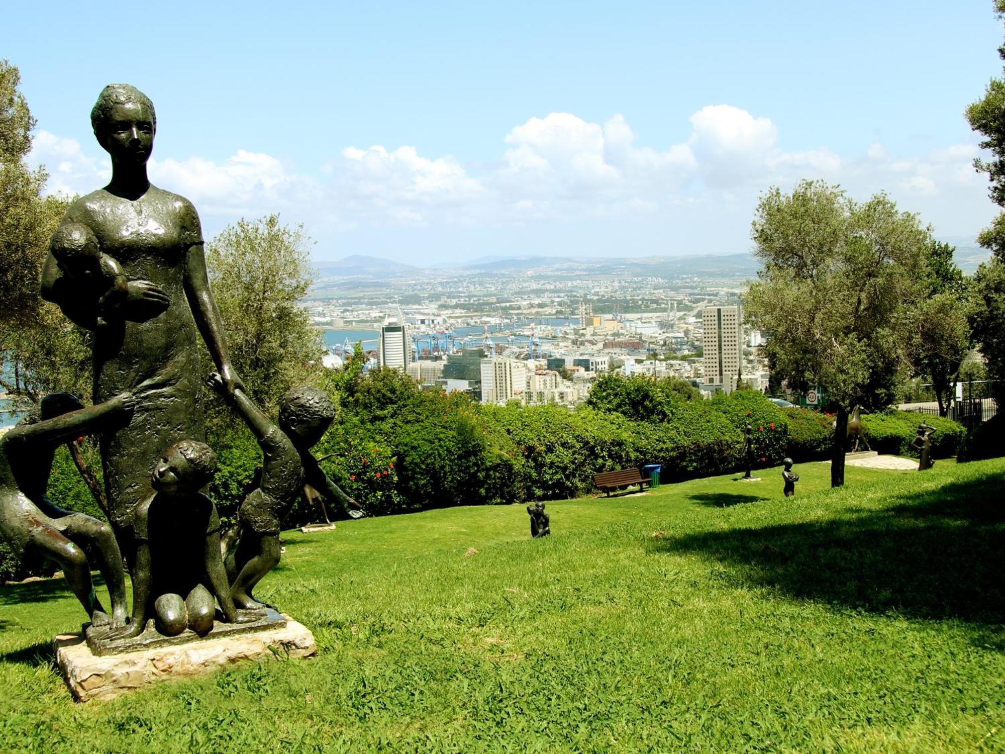 Dan Panorama Haifa Hotel Екстер'єр фото The sculpture park